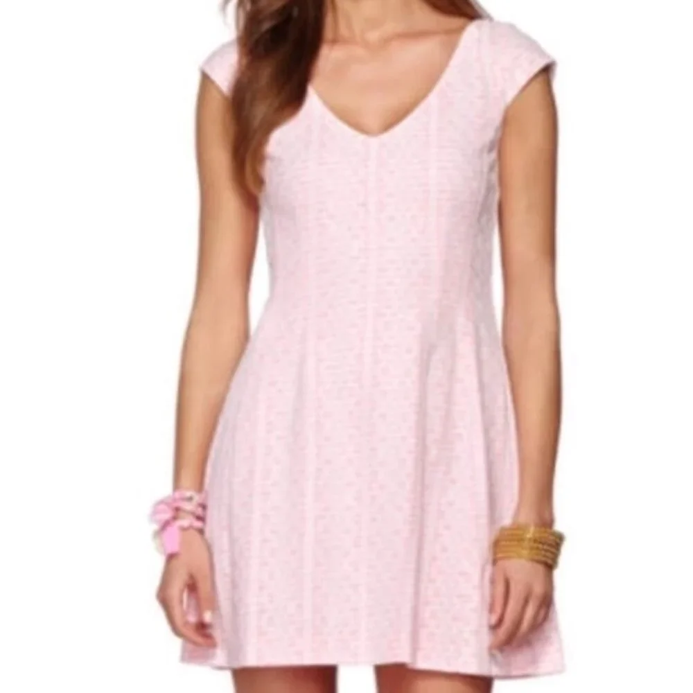 Lilly Pulitzer Briella Dress in Pink and White GEOMETRIC CAP SLEEVE SIZE SMALL - Picture 1 of 10